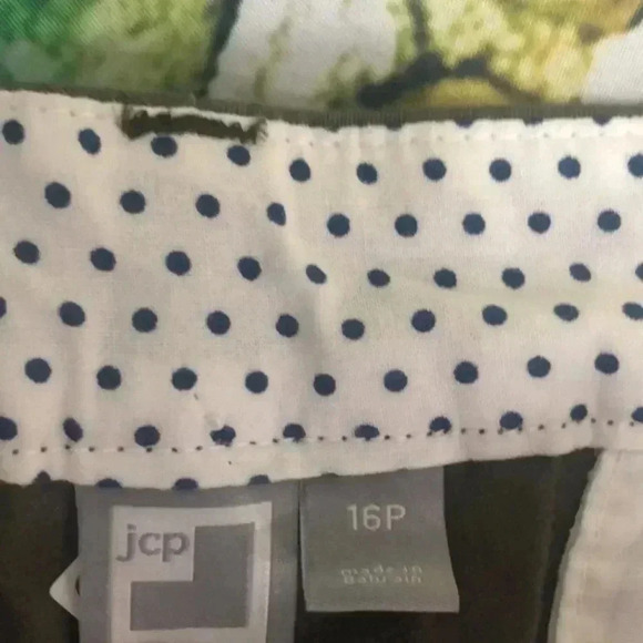 JCP brand plus size 16P olive‎ green shorts nwot - Picture 2 of 6